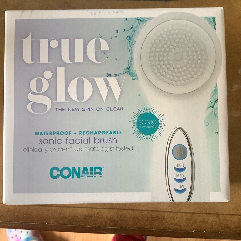 True Glow Sonic Facial Brush - White